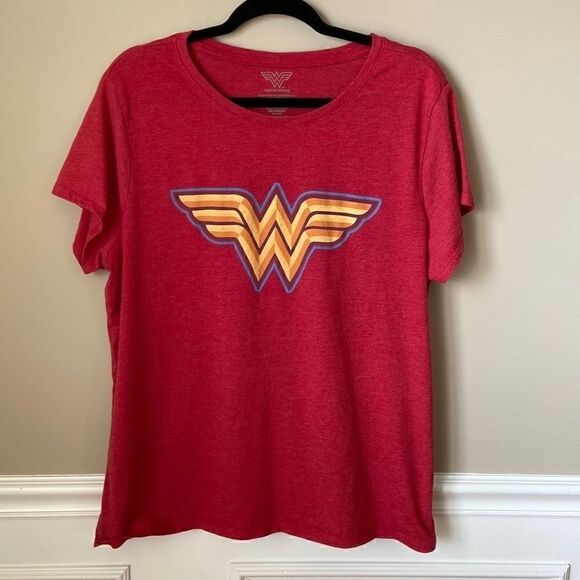 𝅺DC Comics Wonder Woman Tshirt - Size XL - Picture 1 of 9
